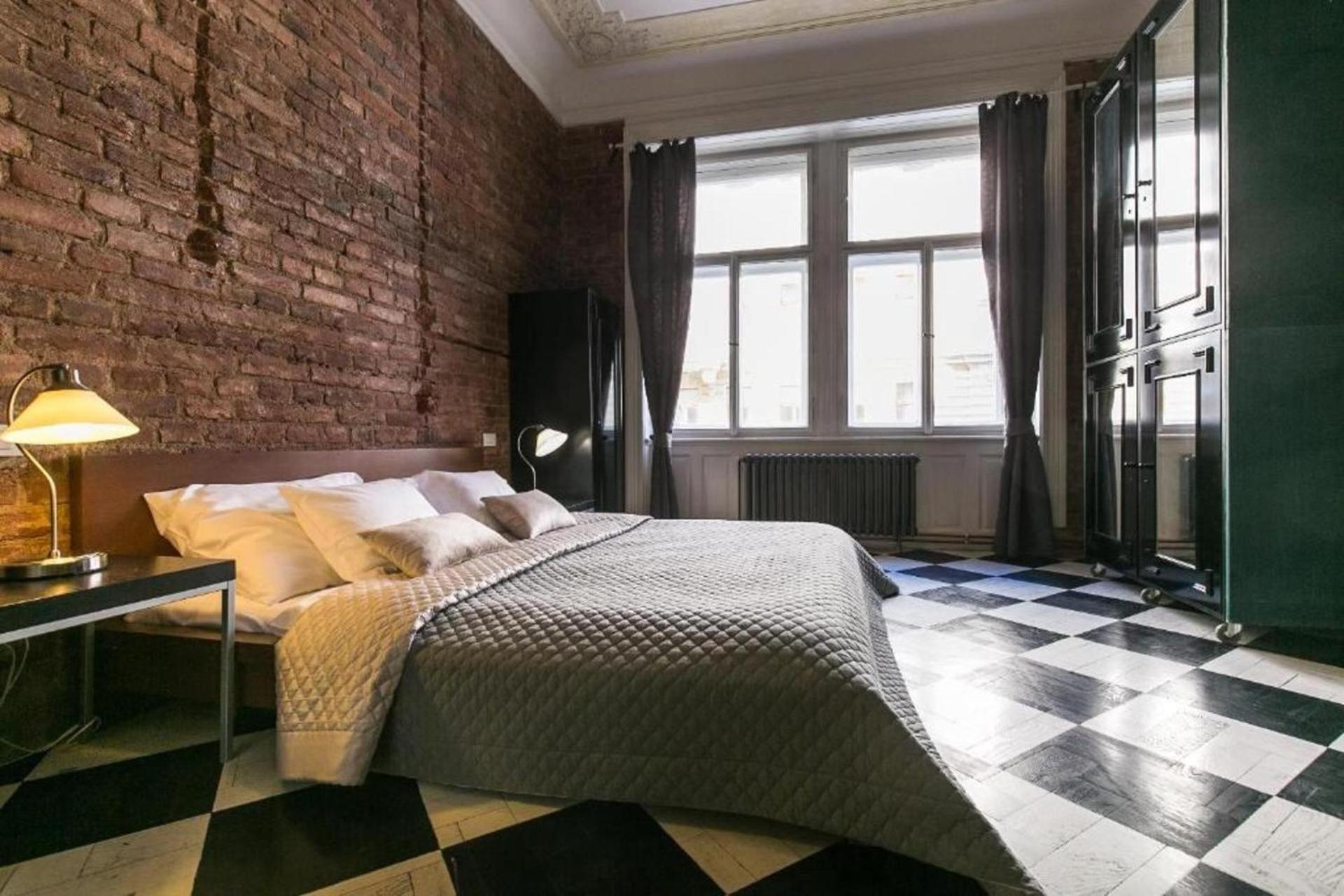 Old Town Apartment *